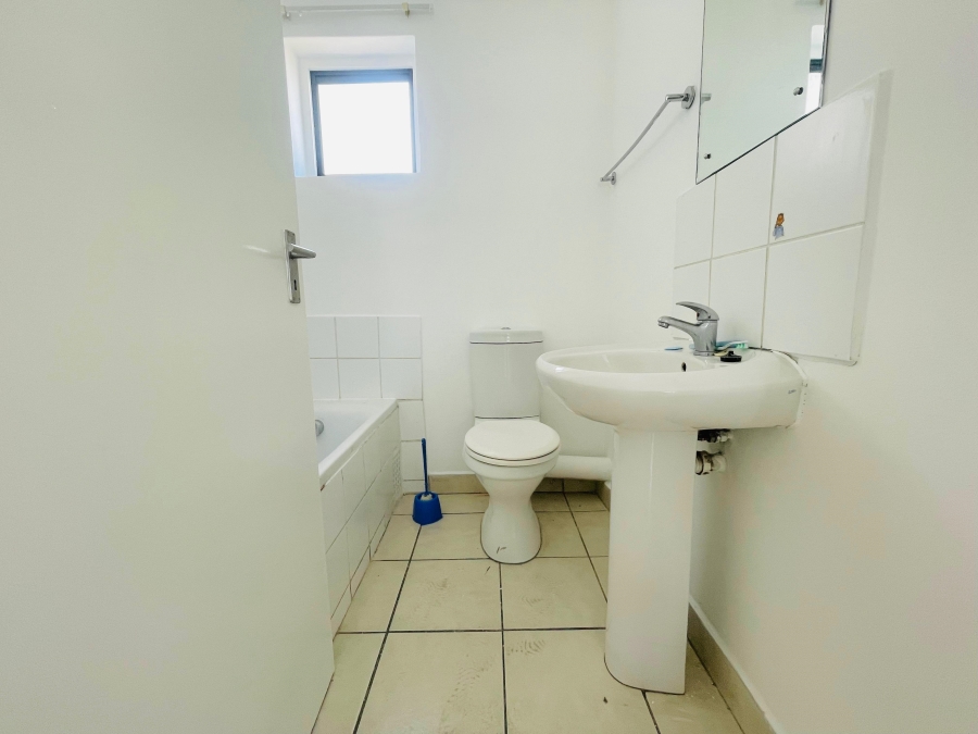 1 Bedroom Property for Sale in Maitland Western Cape